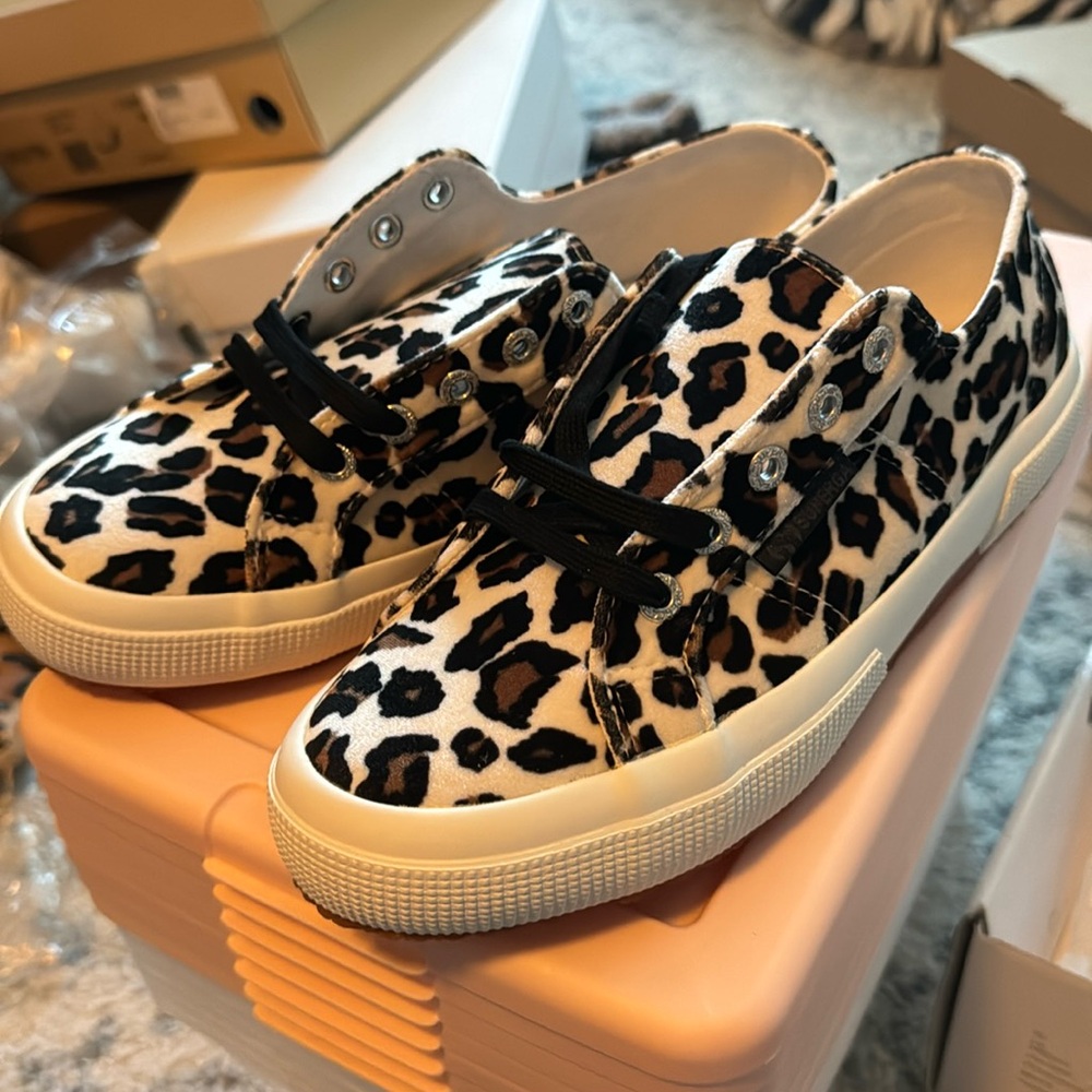 NEW SUPERGA 2750 White Leopard Velvet Sneakers
size 7.5